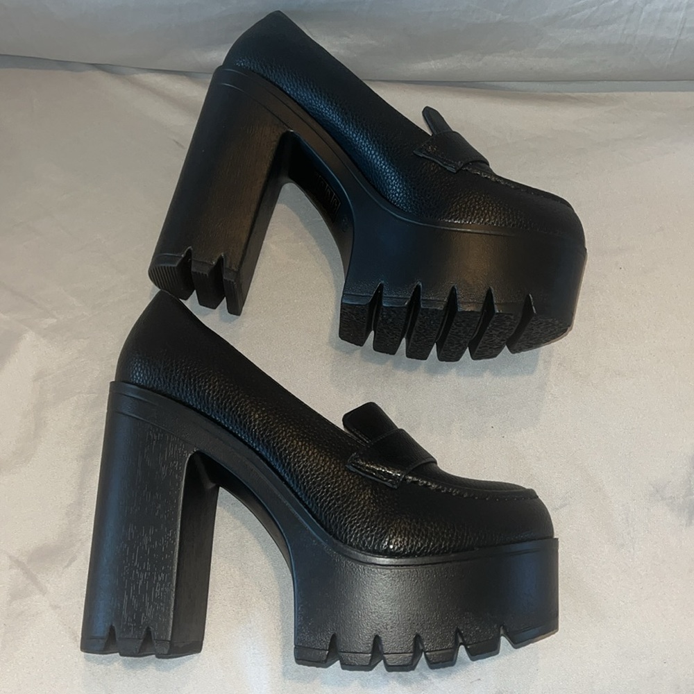 Y2K Look Unbranded Mary Jane 5” Pumps in black faux leather Euro Size 39